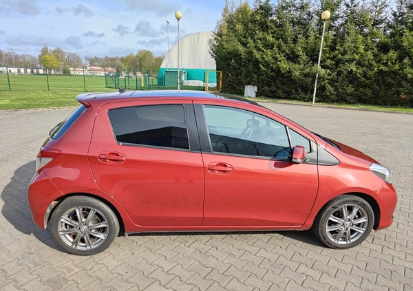 Toyota Yaris cena 34600 przebieg: 105000, rok produkcji 2011 z Szczecinek małe 172